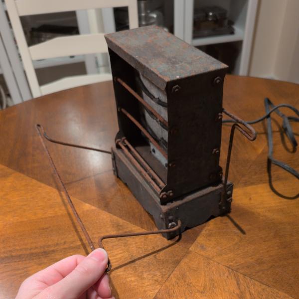 You can note how wide the pinching arms open here.