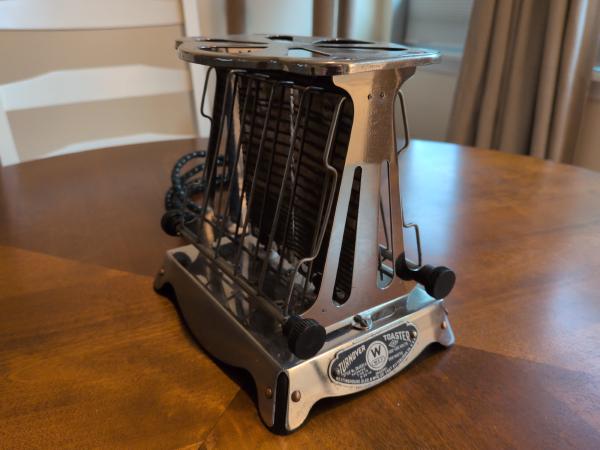 Westinghouse Turnover Toaster